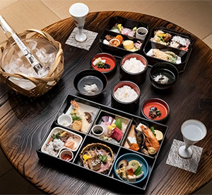 【女性二名様限定】贅沢おこもりペアプラン〈仕出し夕朝食・エステ付き〉