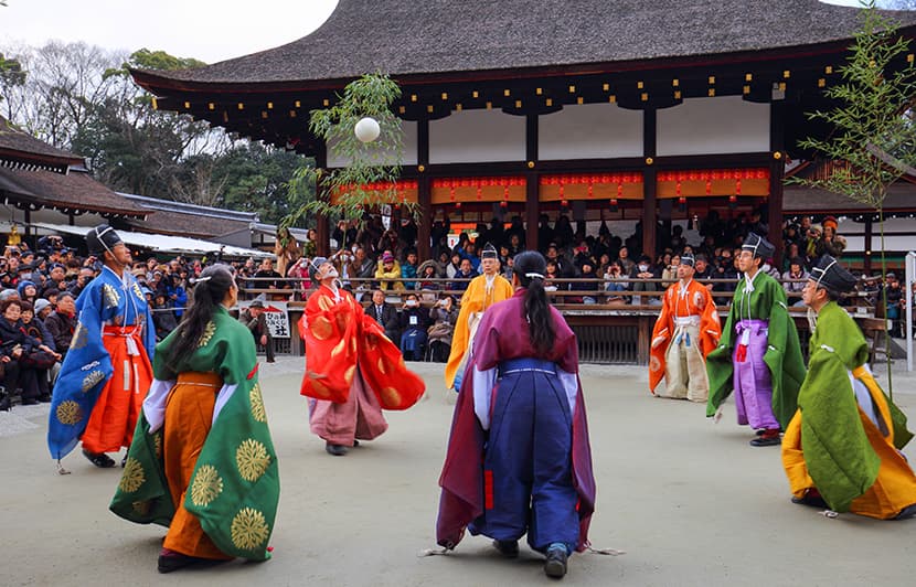 近隣の寺院で静寂の美に身をゆだねるひとときを。