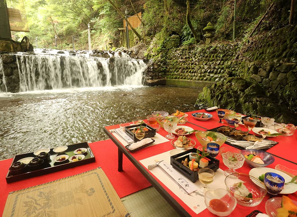 An essential part of Kyoto’s summer Relax and enjoy the cooler temperature and delicious food while listening to the murmuring water below the Kibune area’s riverside seating.